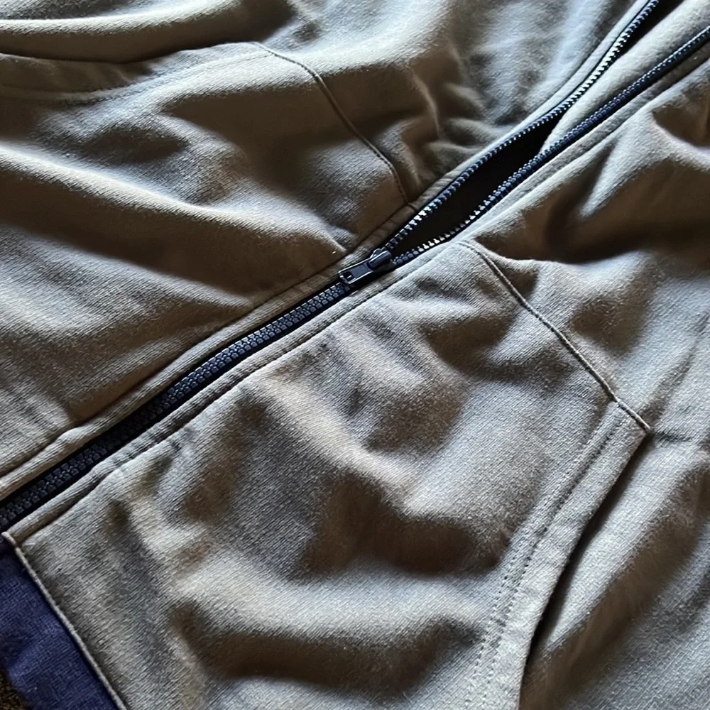 DISNEY PIXAR HOODIE BLUE & GREY WORLD OF PIXAR XXL. NEVER WORN NWOT - Picture 11 of 14